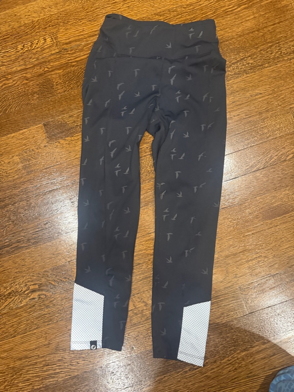Oiselle Reflective Bird-Print pocket waist Leggings with Reflective Cuff sz 2